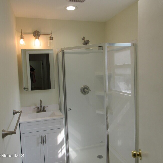 Building Photo - 5 Sunset Dr