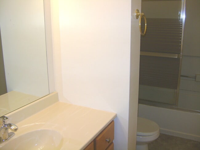 Building Photo - 630 Morningside Dr