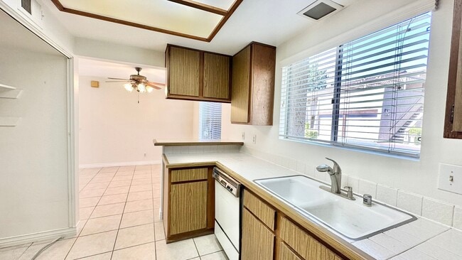 Building Photo - Lovely Downstairs, Entry Level Condo Unit with Garage and Private Yard Space in Downtown Fallbrook!