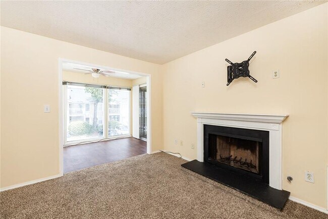 Building Photo - 910 Augusta Dr