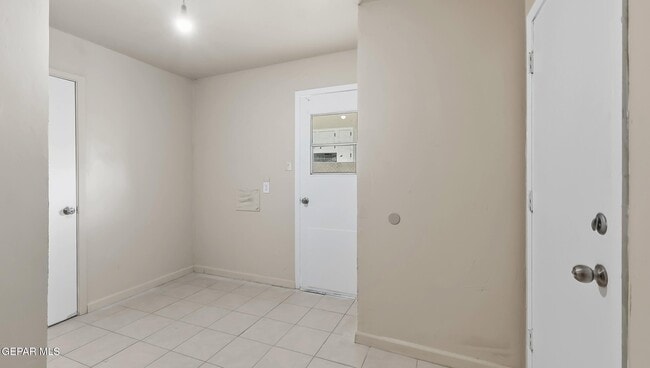 Building Photo - 513 Gilmore Way