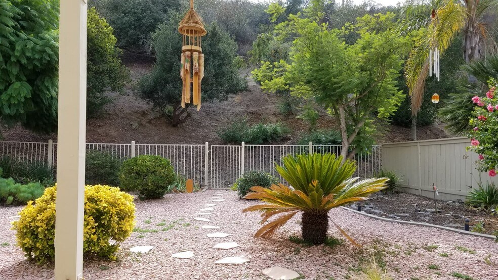 Building Photo - 10993 Avenida de los Lobos