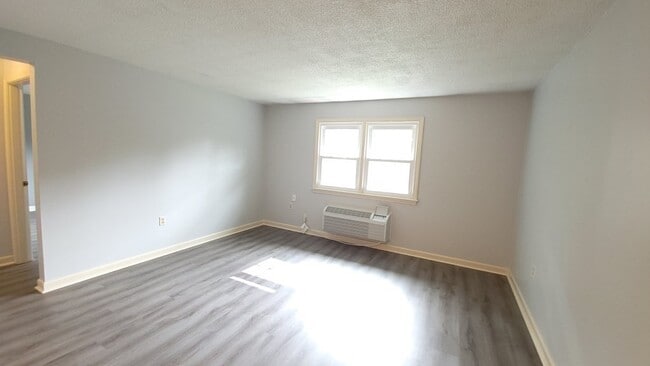 Building Photo - 230 Chickering Rd