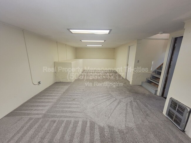 Building Photo - 1003 Torbett St