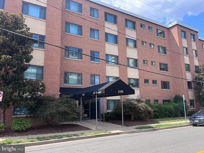 Building Photo - 1200 Arlington Rd