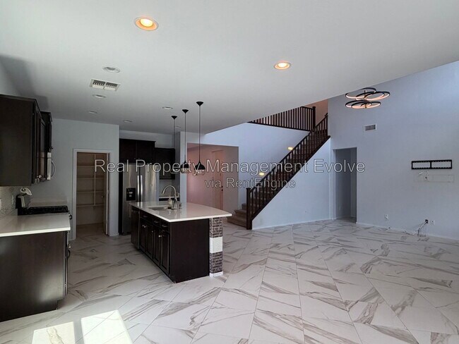 Building Photo - 5164 W Quail Track Dr