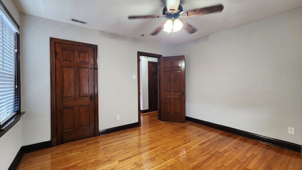 Building Photo - 6364 Sutherland Ave