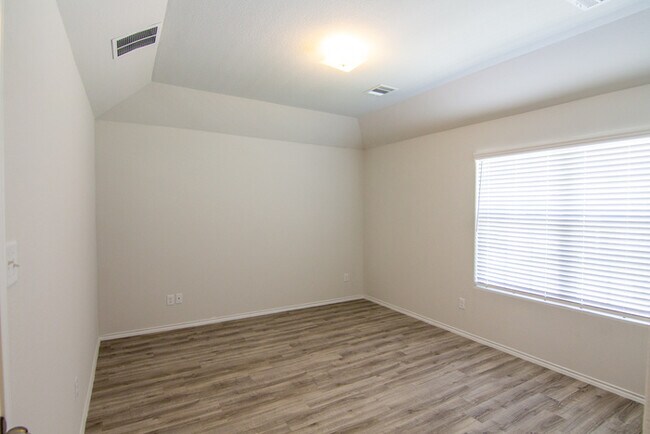 Building Photo - Leonard Crossing - 1006 Rice Drive, Bryan,...