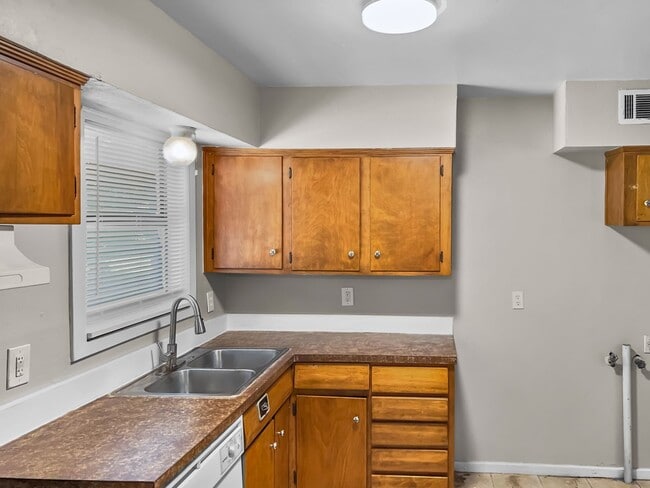 Building Photo - Charming 3-Bedroom Home in Desirable Fort Worth Neighborhood