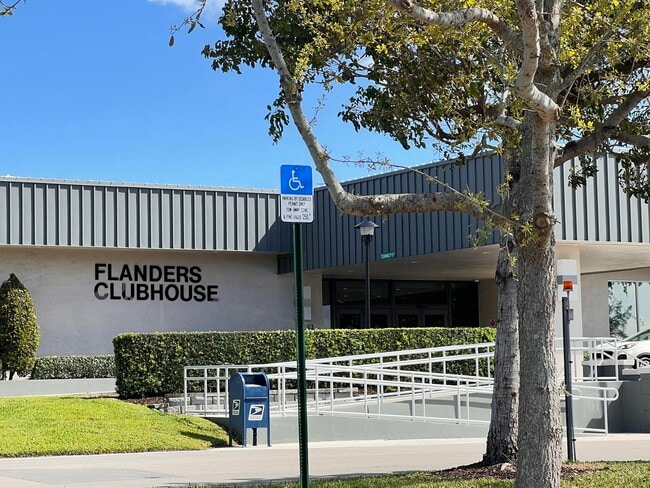 Building Photo - 698 Normandy Ln