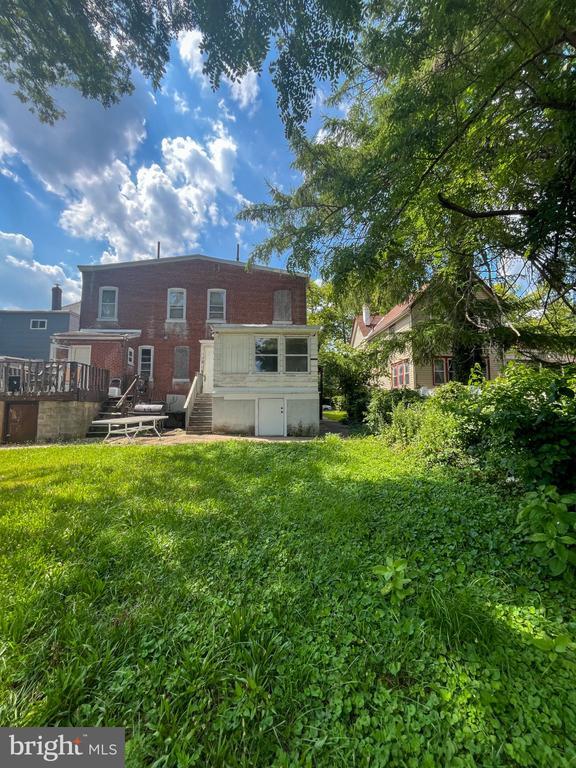 Building Photo - 208 Maple Ave