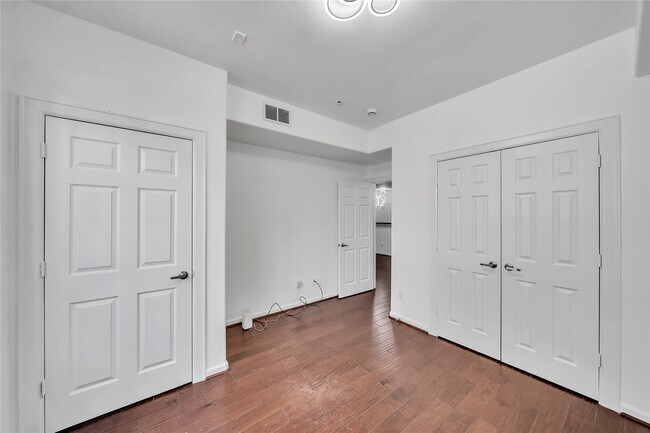 Building Photo - 6633 W Sam Houston Pkwy S