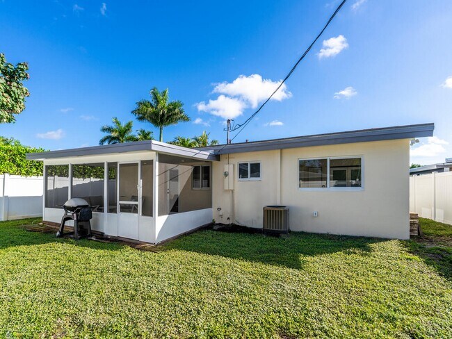 Building Photo - 4751 NE 4th Ave