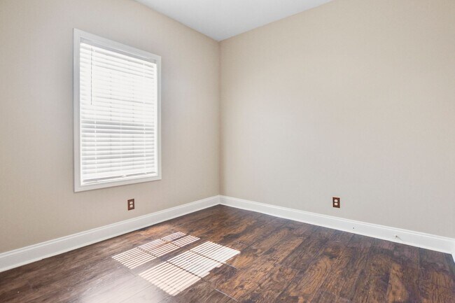 Building Photo - Pet Friendly Three Bedroom with Bonus!