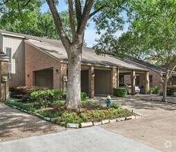 Building Photo - 9400 Doliver Dr