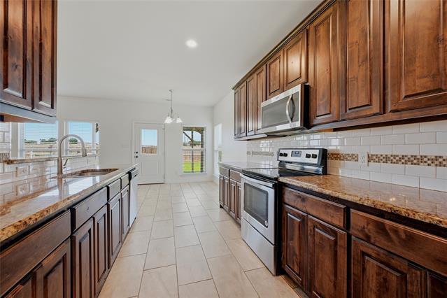 Building Photo - 1720 Fairway Dr
