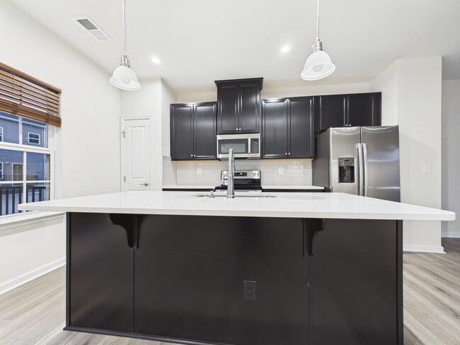 Building Photo - 2108 Trout Lily Ln