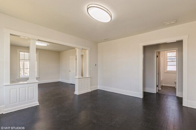 Building Photo - 329 W Maple Ave