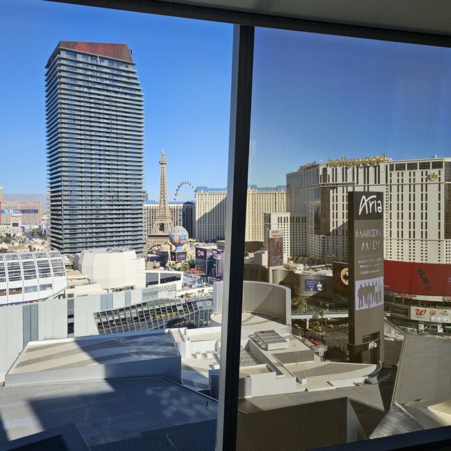 Building Photo - BELLAGIO FOUNTAIN and STRIP  Views!!  Stun...