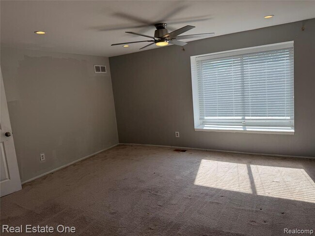 Building Photo - 29828 CITY CENTER # 1 Dr
