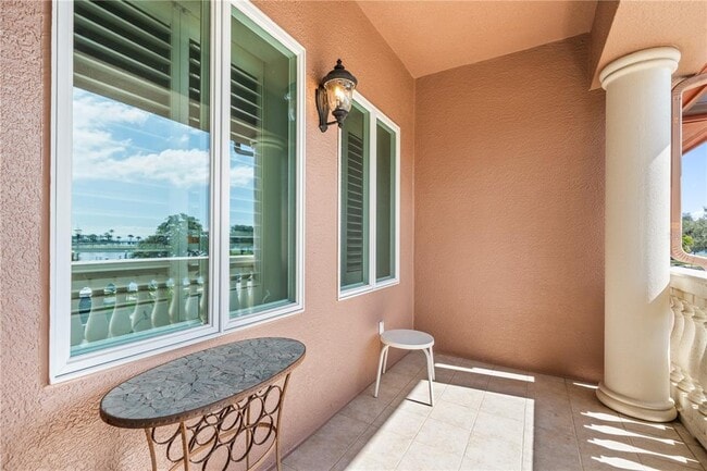 Building Photo - 515 5th Ave NE