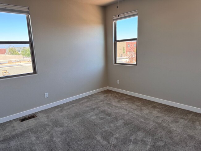 Building Photo - 7274 Vista Serena Loop