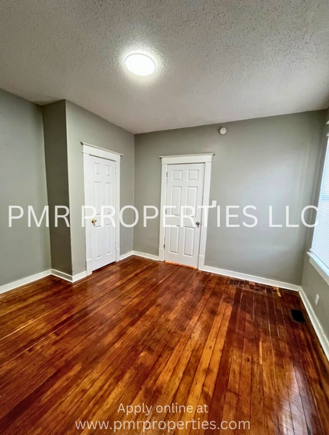 Building Photo - 4 Bedrooms/1 Bathroom House