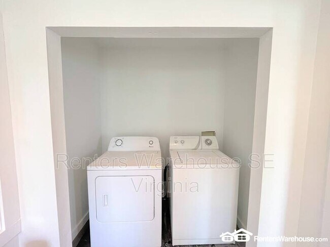 Building Photo - 142 Rogers Ave