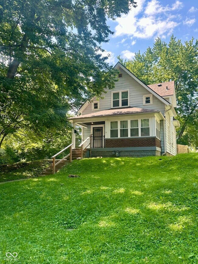 Building Photo - 2316 Coyner Ave