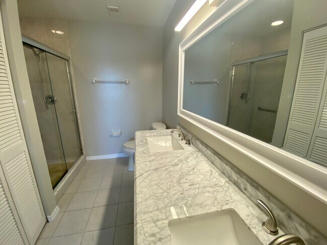 Building Photo - 7760 Emerald Cir