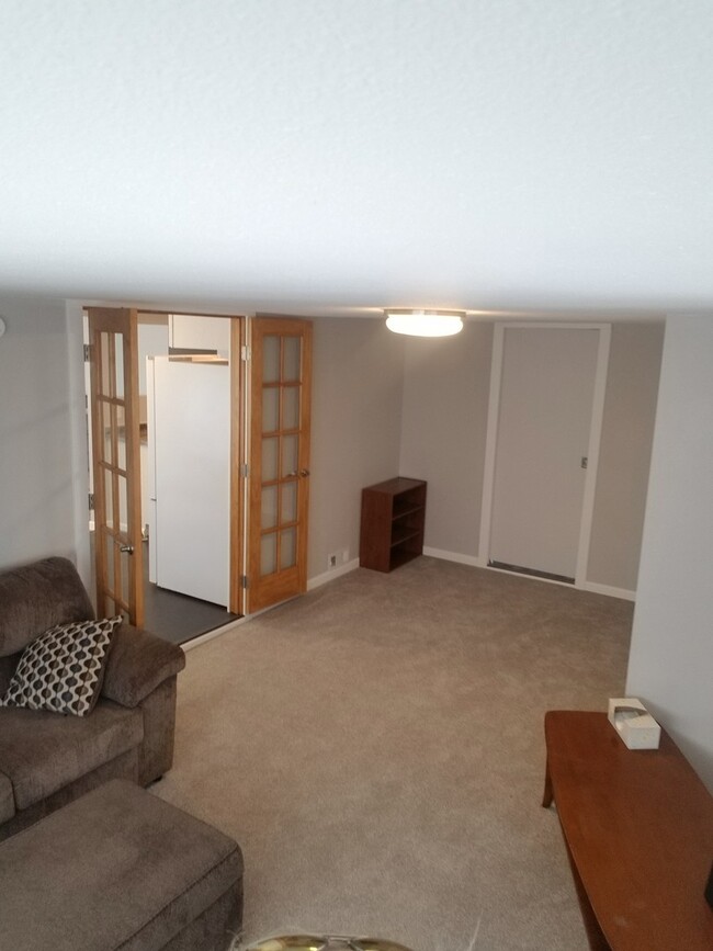 Building Photo - FURNISHED- 3 bed 2 bath single car detache...