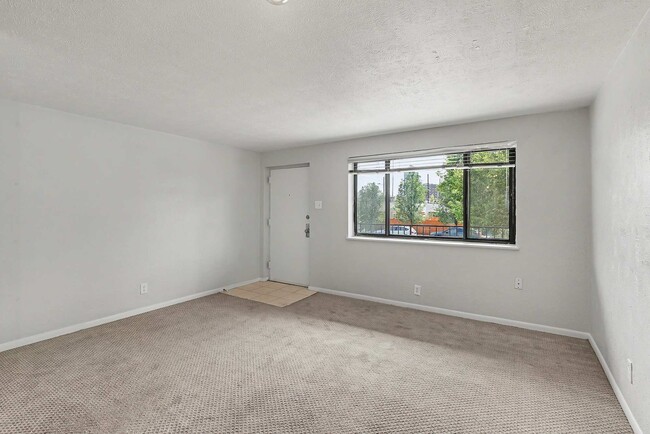 Interior Photo - The Points at California 29
