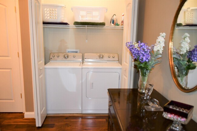 Building Photo - 80 Carriage Way