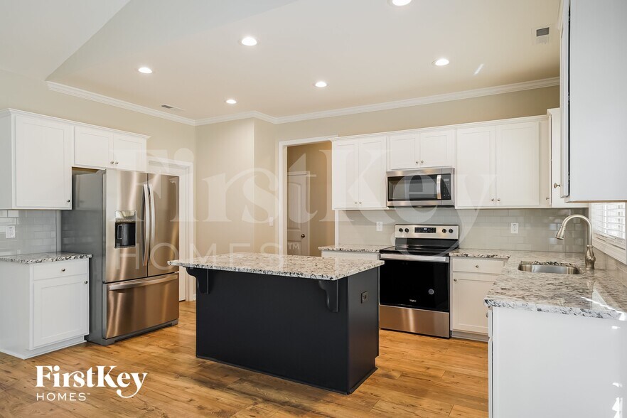 Building Photo - 208 Silverleaf Dr