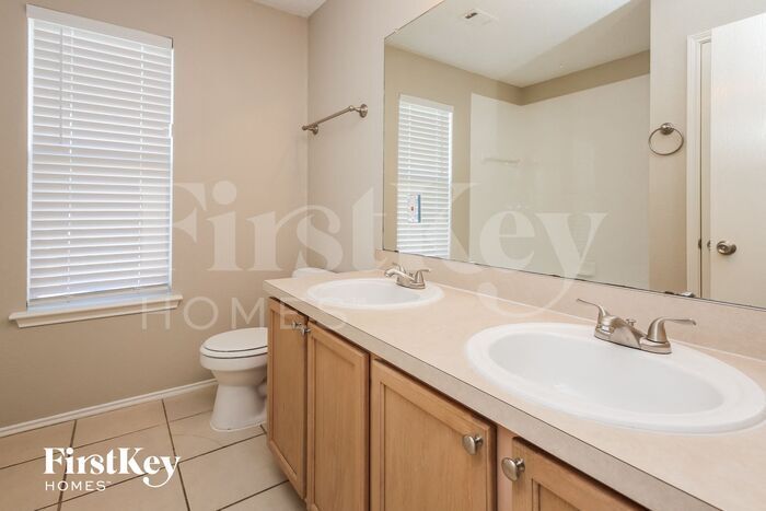 Building Photo - 1402 Caleo Dr