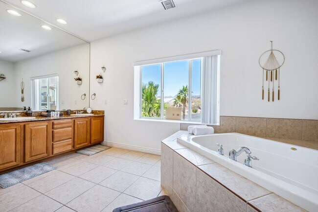 Building Photo - 3 BR + Bonus, Fully furnished, Includes Ut...