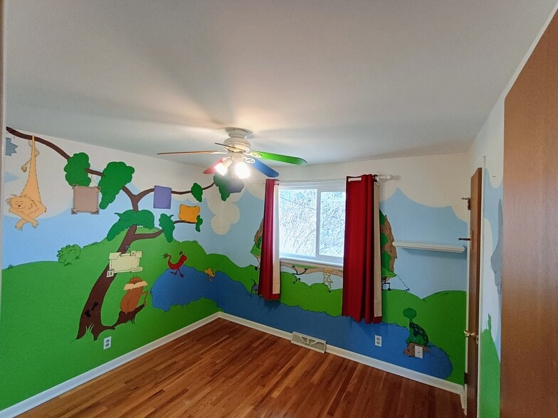 Building Photo - 235 Hemlock St