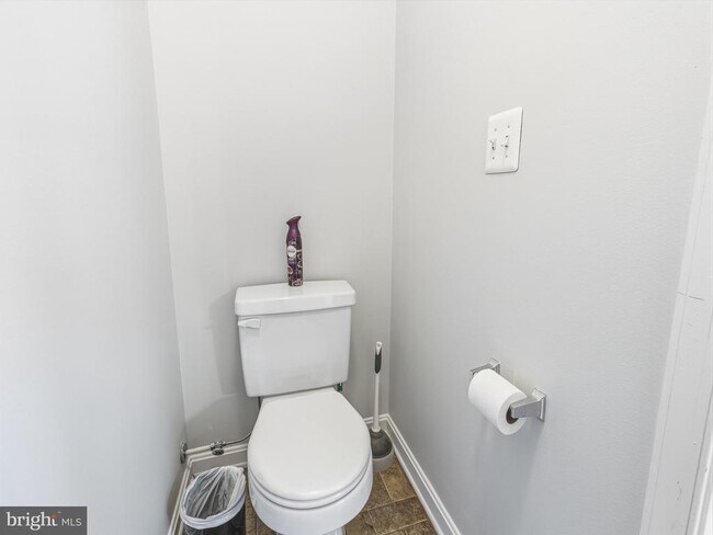 Building Photo - 45370 Barefoot Dr