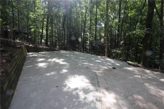 Building Photo - 765 Spring Valley Dr