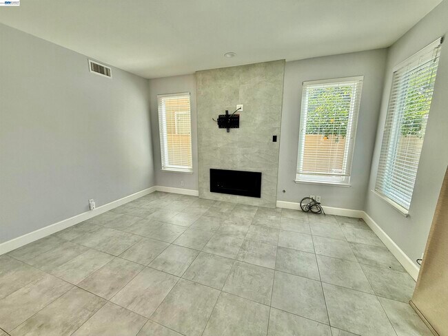Building Photo - 4238 Diavila Ave