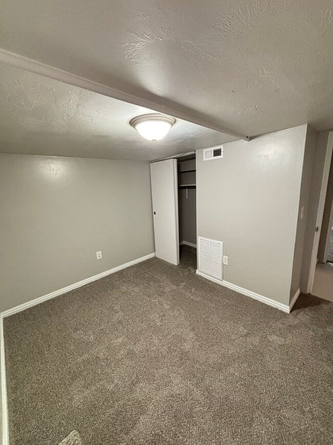 Building Photo - Rent Special: $0 down deposit options with...