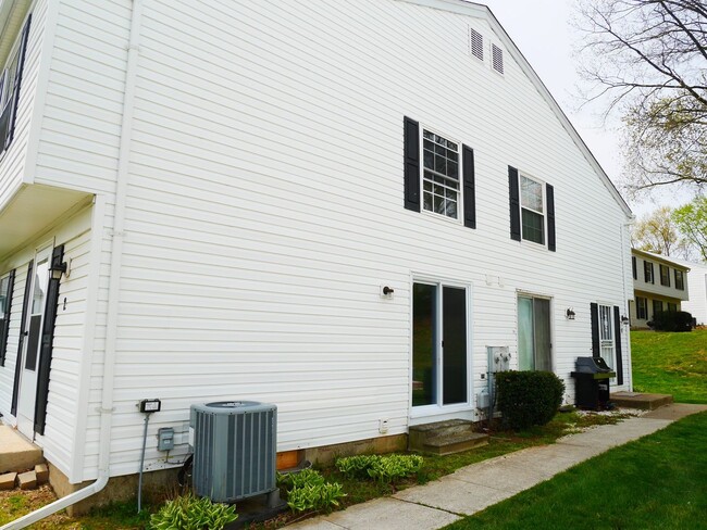 Building Photo - 3 Bedroom Townhome- Reisterstown, MD