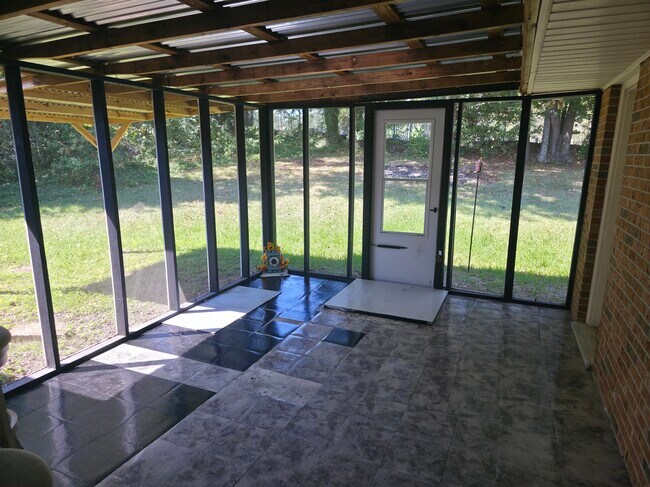 Building Photo - 738 Forestdale Dr