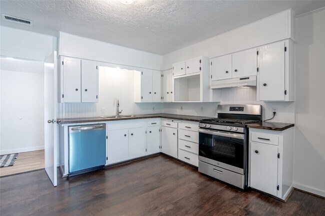 Building Photo - 3141 Old Houston Rd