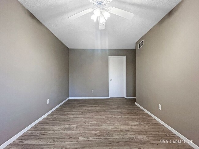 Building Photo - 3br 1.5ba 2cg ~ Security Deposit Free Alte...