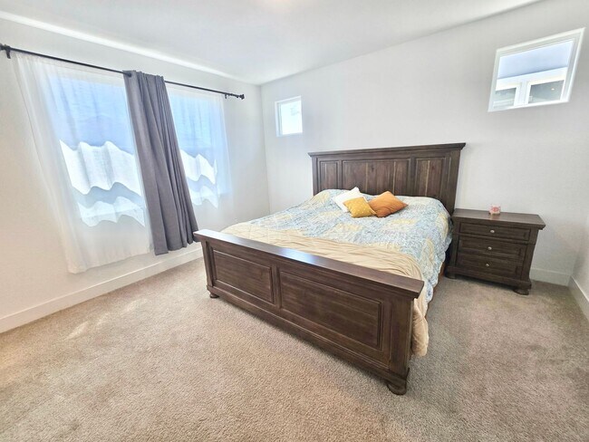 Building Photo - Elegant & Functional – Your Spring Lake Dream Home Awaits