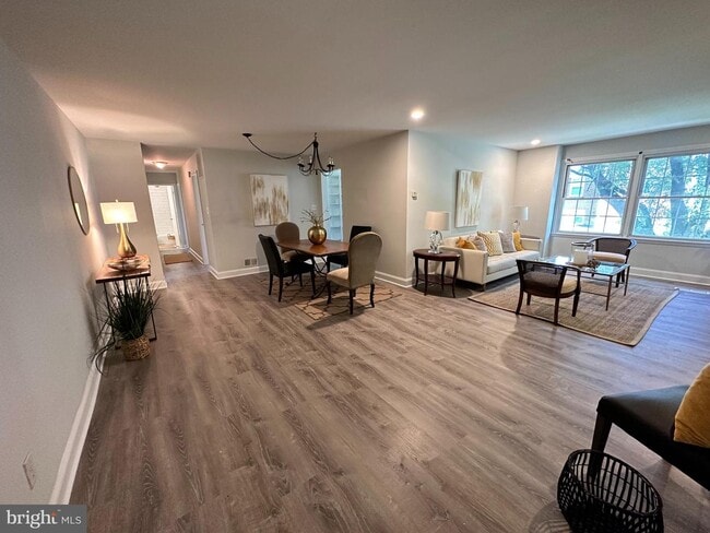 Building Photo - 349 Homeland Southway