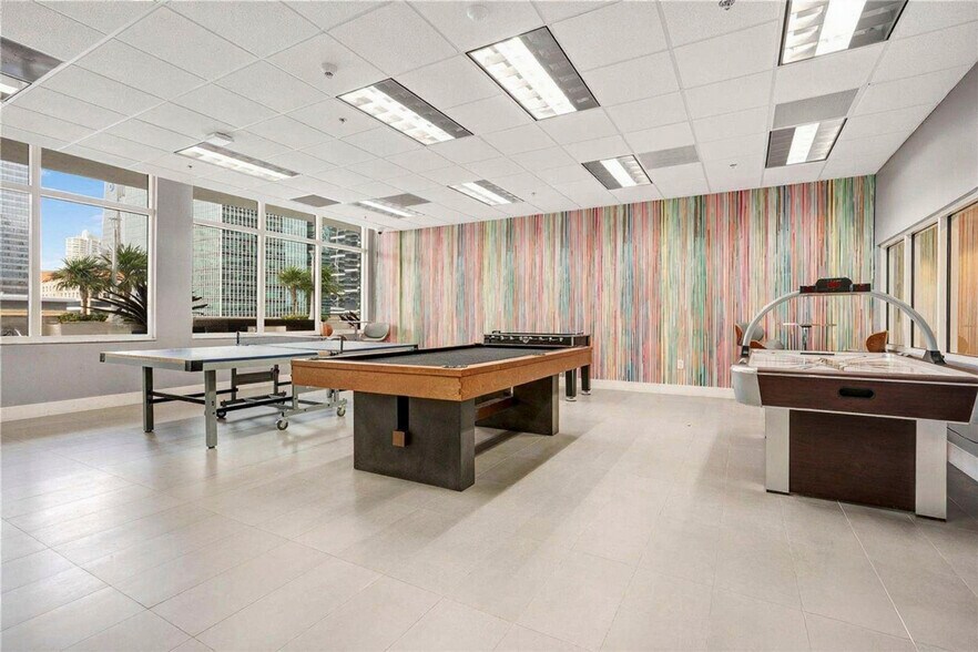Building Photo - 1200 Brickell Bay Dr