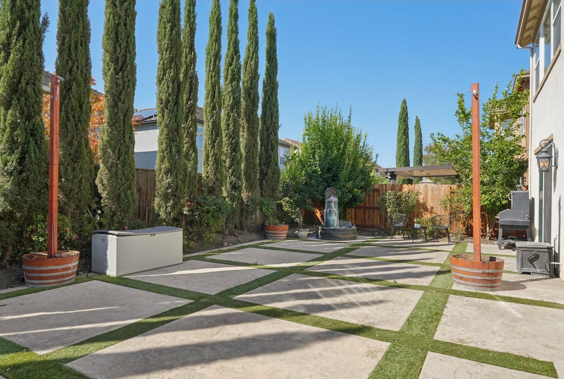 Building Photo - 2070 Katnich Ln