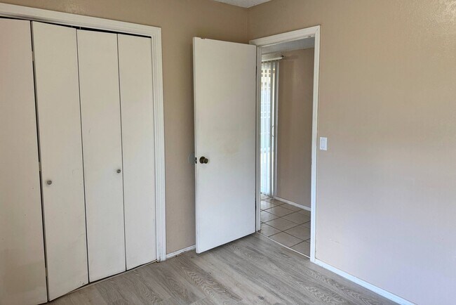 Building Photo - 1901 W Wenonah Blvd